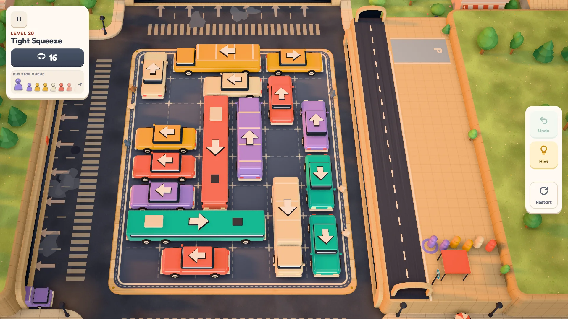 Fase 20 (Tight Squeeze no jogo em inglês), na luz quente do fim de tarde: dezesseis carros e ônibus em laranja, vermelho, lilás, verde-água e creme, e uma única vaga P ao lado da pista