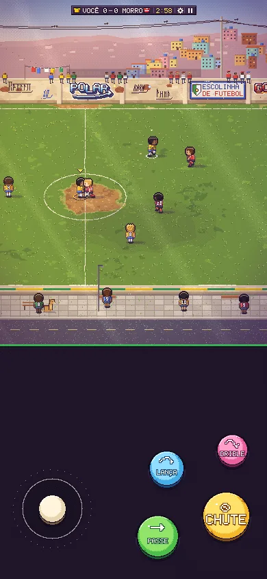 Partido en móvil vertical, con controles táctiles debajo de la cancha.